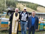 Сегодня, в светлый праздник Медового Спаса, вместе с настоятелем храма святого благоверного князя Александра Невского с.Царевщина отцом Вадимом побывали на пасеке у потомственной семьи пчеловодов Степановых